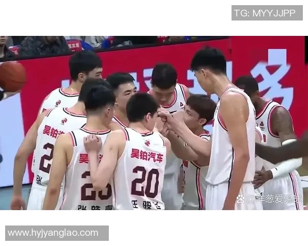 重庆足球队在全国锦标赛积分榜上以81分稳居第一名展现强劲实力